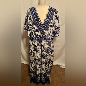 BloomChic Navy and Cream Floral Dress Size 18/20 with pockets